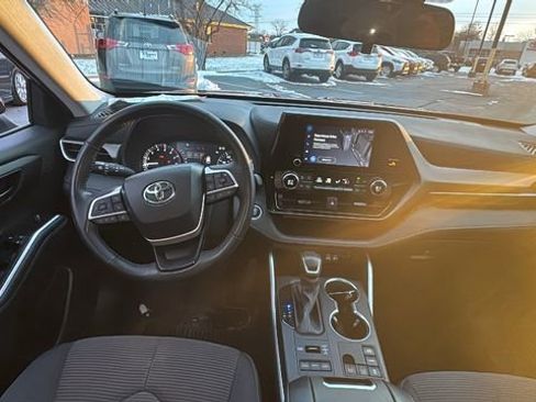 Used 2024 Toyota Highlander LE image 13