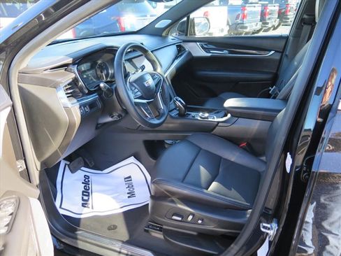 Used 2025 Cadillac XT5 Premium Luxury image 9