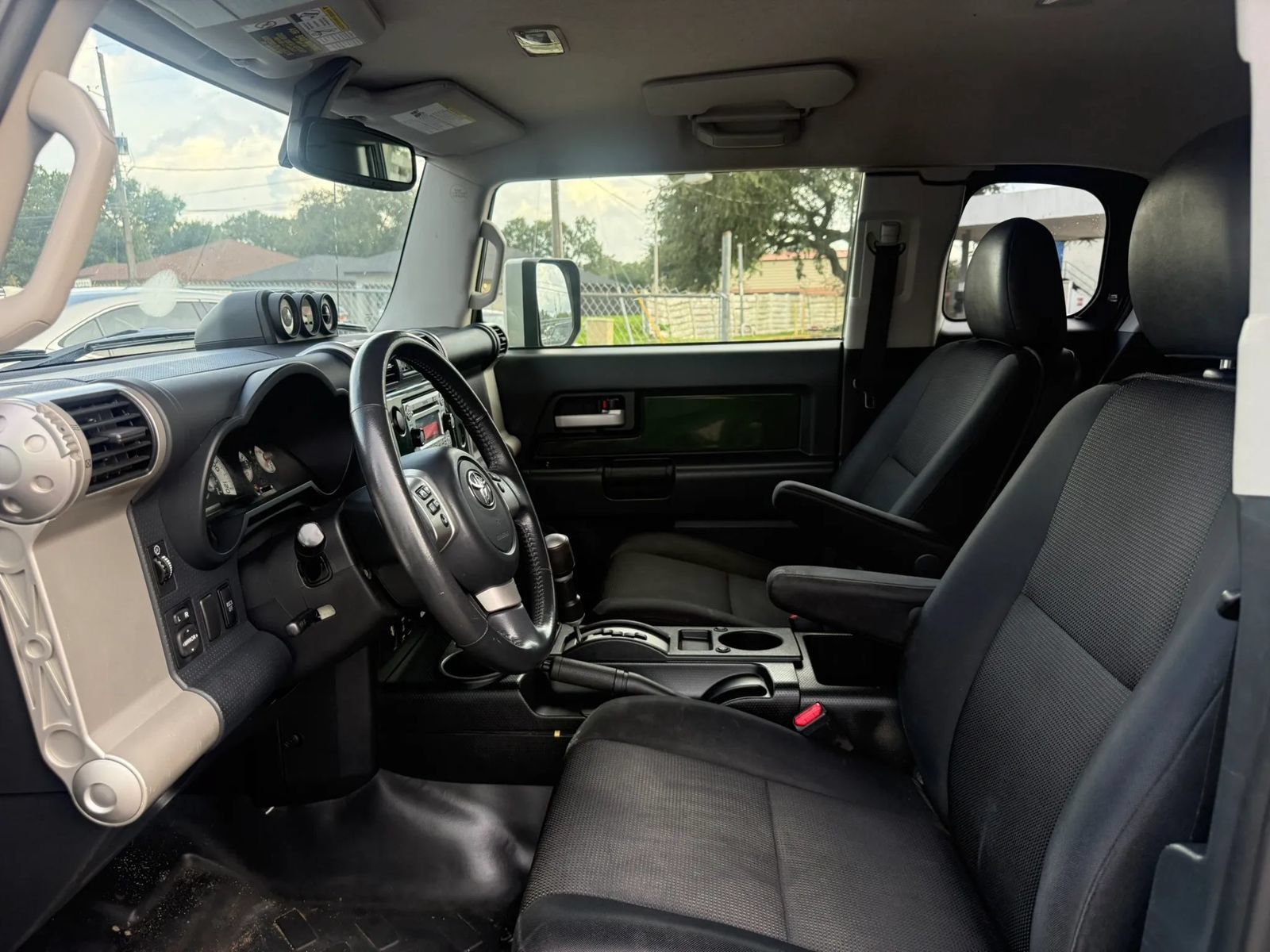 Used 2014 Toyota FJ Cruiser 4WD w/ Upgrade Package image 9