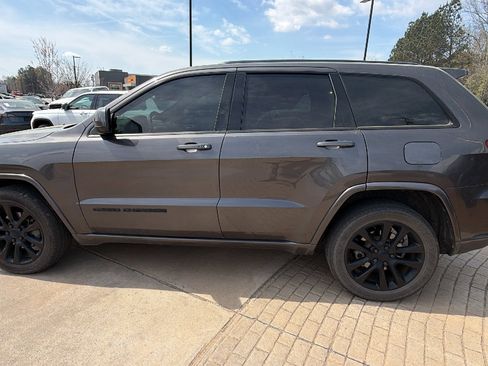 Used 2019 Jeep Grand Cherokee Altitude image 11