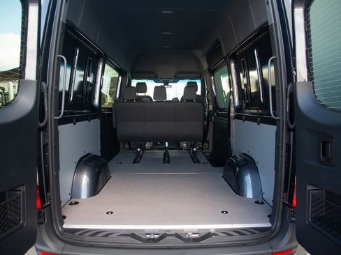 Used 2025 Mercedes-Benz Sprinter 2500 image 36