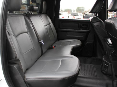 Used 2024 RAM 2500 Tradesman w/ Chrome Appearance Group image 32