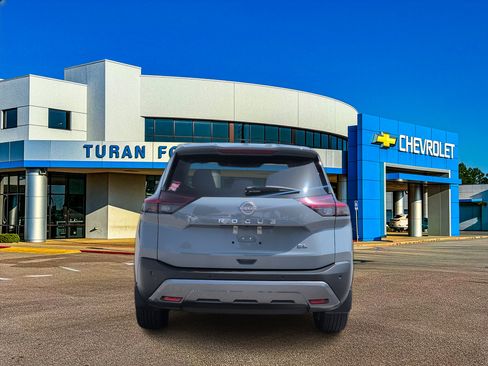 Used 2023 Nissan Rogue SL w/ SL Premium Package FWD image 4