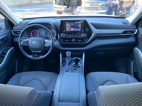 Used 2020 Toyota Highlander LE image 13
