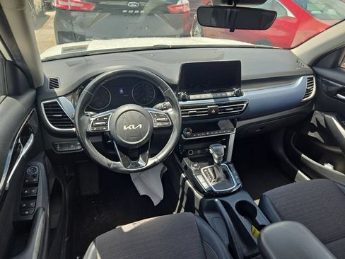 Used 2022 Kia Seltos S AWD/4WD image 4