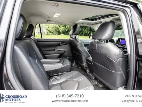 Used 2023 Toyota Highlander XLE AWD/4WD image 30