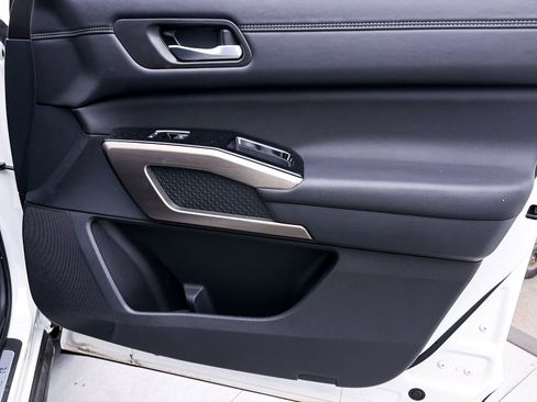 Used 2024 Nissan Pathfinder Platinum w/ Cargo Package image 37