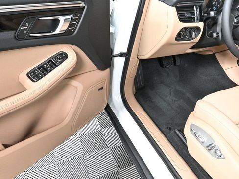 Certified 2026 Porsche Macan image 8