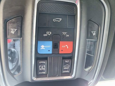 Used 2023 Jeep Grand Cherokee Altitude image 32