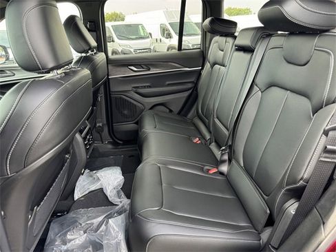 New 2025 Jeep Grand Cherokee Limited image 13