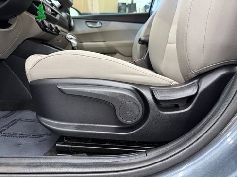 Used 2020 Kia Forte LXS FWD image 39