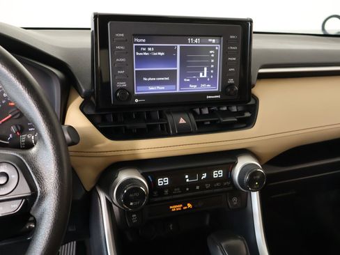Used 2022 Toyota RAV4 XLE FWD image 5
