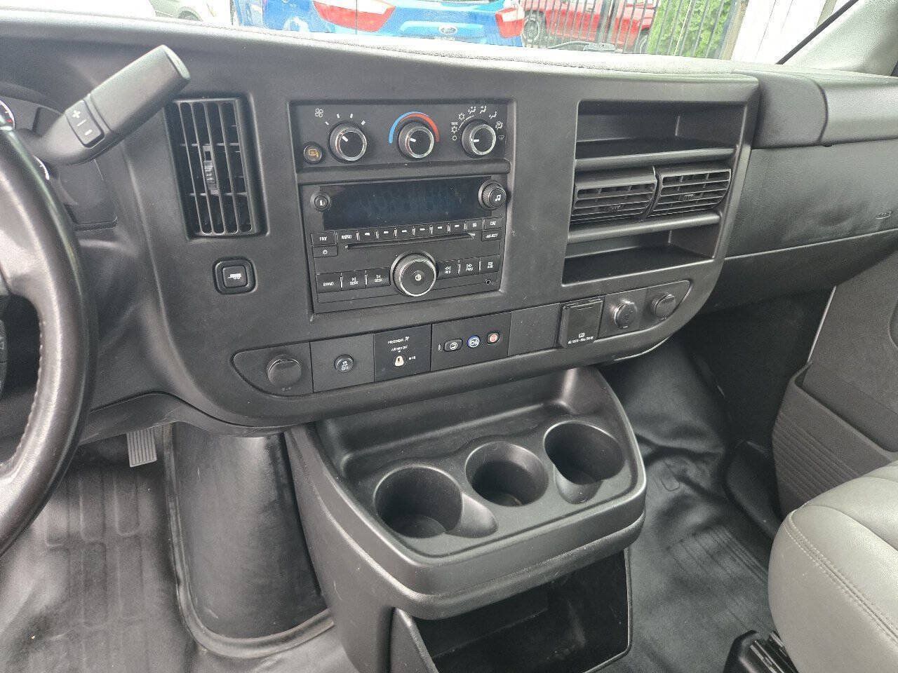 Used 2017 Chevrolet Express 2500 RWD image 9