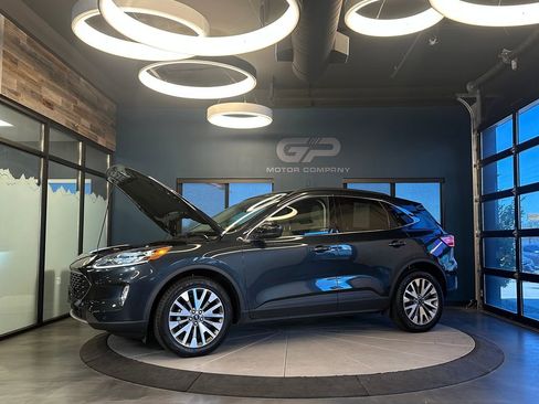 Used 2022 Ford Escape Titanium w/ Class II Trailer Tow Package AWD/4WD image 27