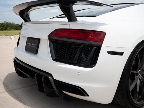 Used 2018 Audi R8 V10 RWD image 15