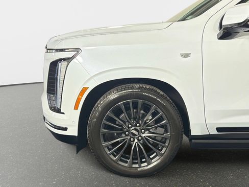 Used 2026 Cadillac Escalade Platinum Sport w/ LPO, Floor Liner Package AWD/4WD image 15