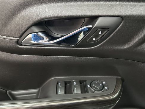 Used 2019 GMC Acadia SLT w/ Black Edition image 18