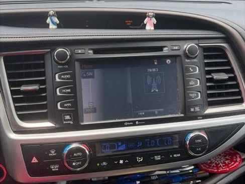 Used 2015 Toyota Highlander Limited Platinum AWD/4WD image 12
