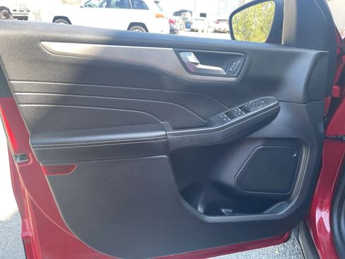 Used 2021 Ford Escape SE w/ SE Sport Appearance Package FWD image 14
