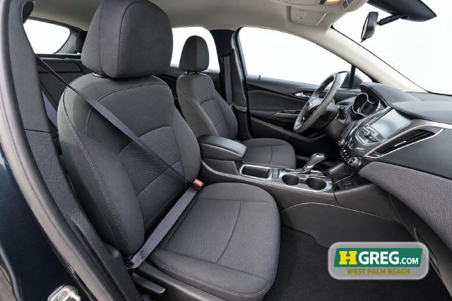 Used 2017 Chevrolet Cruze LT w/ Convenience Package FWD image 11