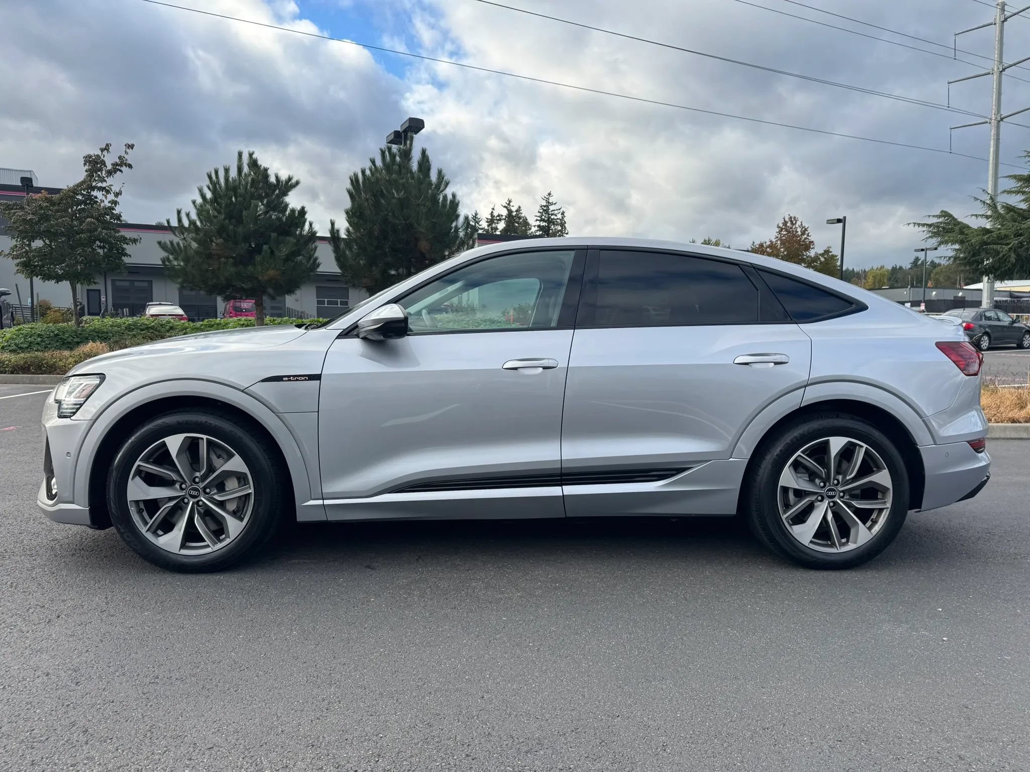 Used 2021 Audi e-tron Premium Plus w/ Premium Plus Package AWD/4WD image 6