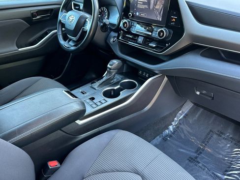 Used 2023 Toyota Highlander LE image 16