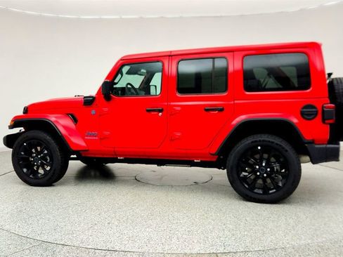 Used 2025 Jeep Wrangler Unlimited Sahara w/ Safety Group image 8