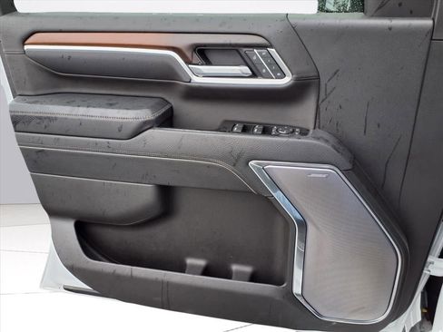 Used 2025 GMC Sierra 2500 Denali w/ Denali Reserve Package image 17