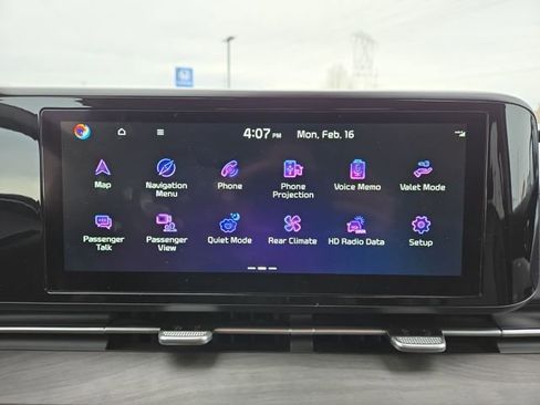 Used 2024 Kia Carnival EX image 26