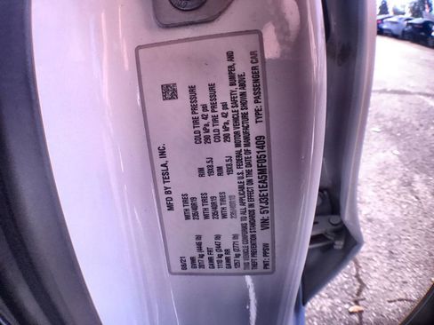 Used 2021 Tesla Model 3 Standard Range Plus image 24