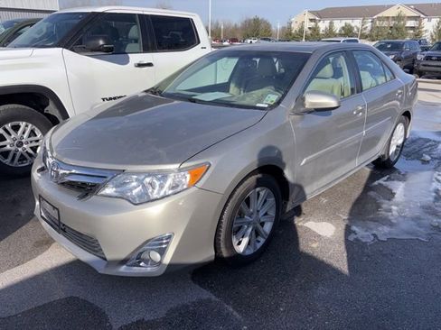 Used 2014 Toyota Camry XLE w/ Leather Package image 2