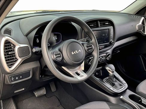 Used 2025 Kia Soul LX w/ LX Technology Package image 13