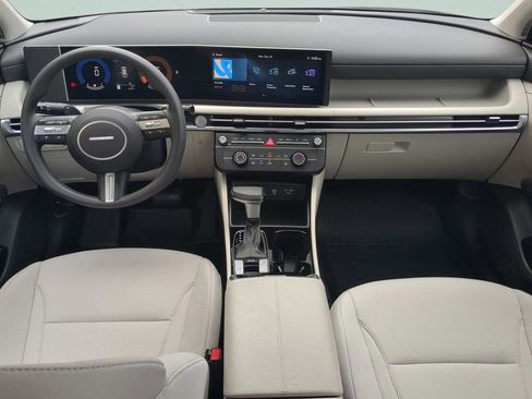 Certified 2025 Hyundai Tucson SE image 13