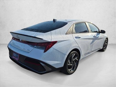 Certified 2025 Hyundai Elantra SEL FWD image 5