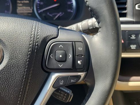 Used 2018 Toyota Highlander XLE FWD image 21