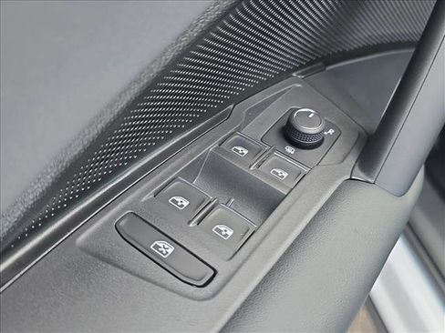 New 2026 Volkswagen Tiguan SE R-Line image 11