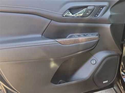 Used 2023 GMC Acadia Denali w/ Black Diamond Edition FWD image 22