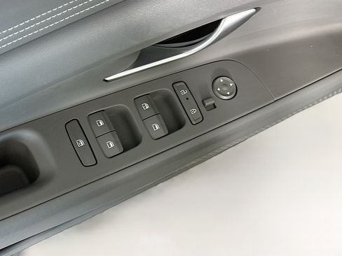 Used 2025 Hyundai Elantra SEL FWD image 15