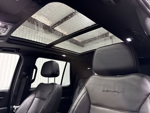 Used 2023 GMC Yukon Denali AWD/4WD image 19