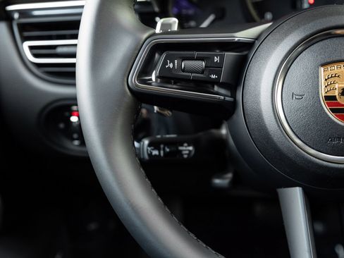 Certified 2026 Porsche Macan AWD/4WD image 15