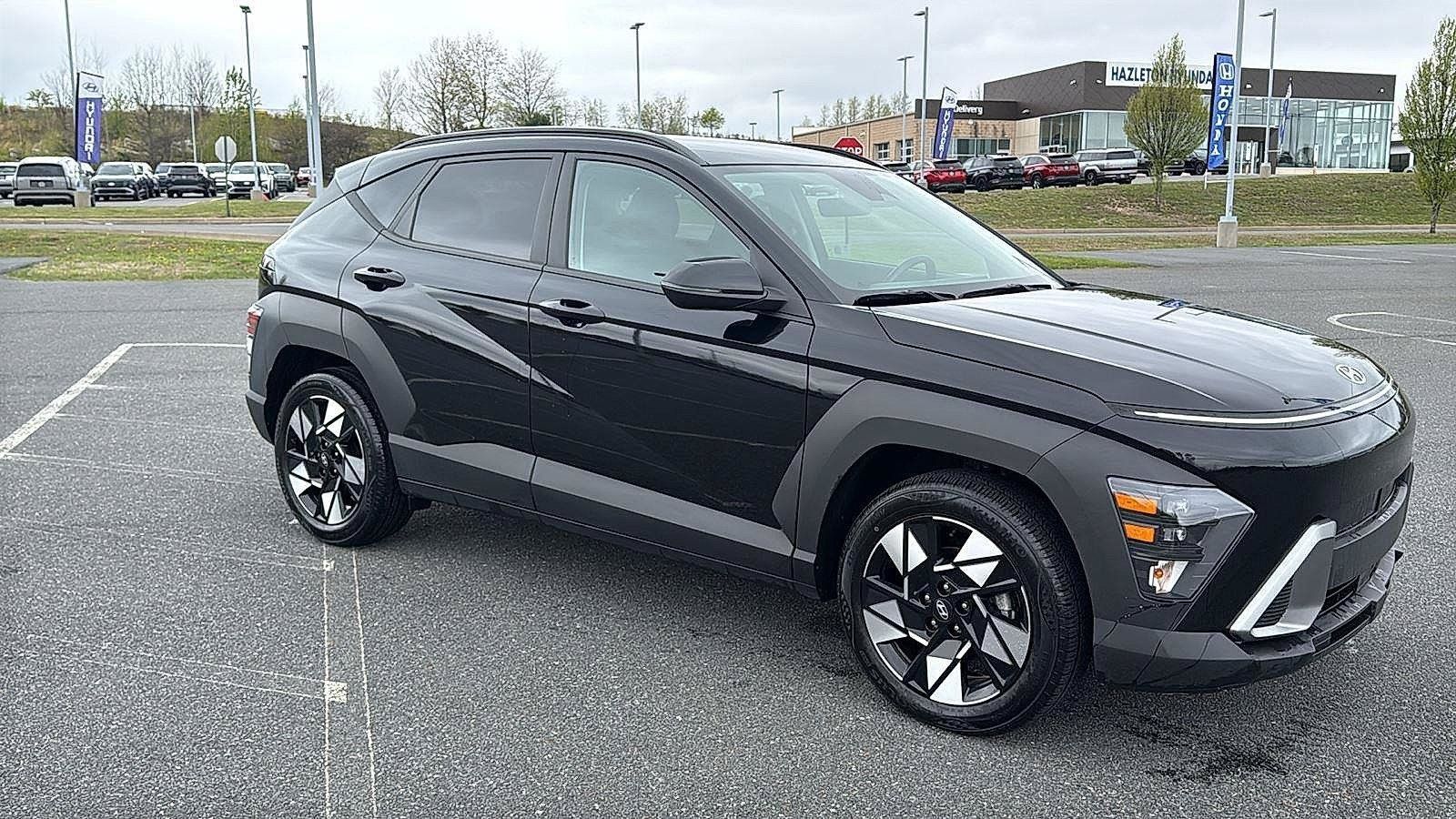 Used 2024 Hyundai Kona SEL FWD image 2