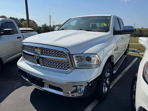 Used 2014 RAM 1500 Laramie w/ Convenience Group image 10