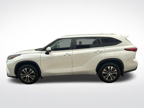 Used 2023 Toyota Highlander XLE AWD/4WD image 6