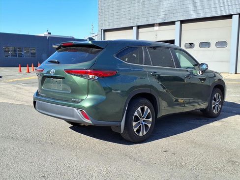 Used 2023 Toyota Highlander XLE image 6