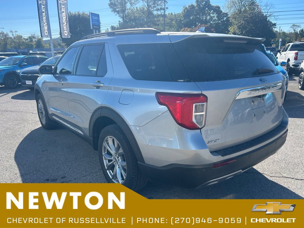 Used 2020 Ford Explorer XLT w/ Equipment Group 202A AWD/4WD image 14