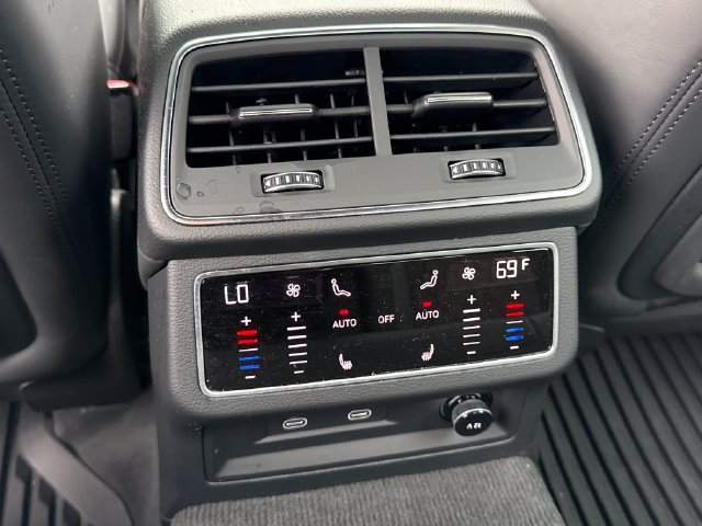 Used 2025 Audi S6 Premium Plus AWD/4WD image 23