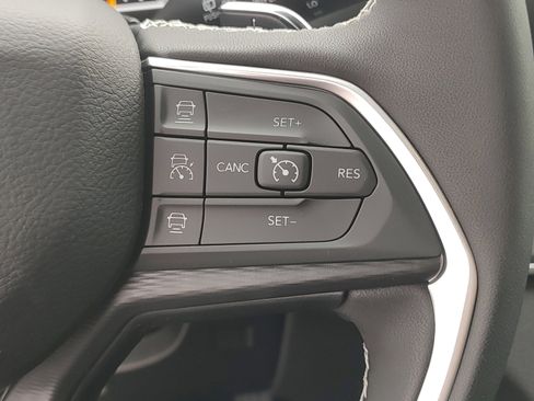 New 2025 Jeep Grand Cherokee L Altitude RWD image 21