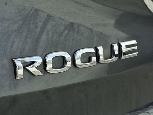 Certified 2020 Nissan Rogue SV image 32