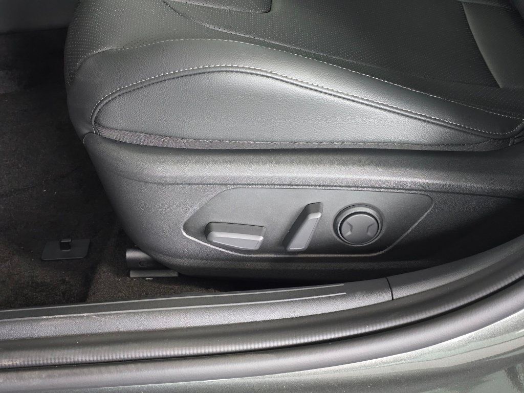 New 2026 Hyundai Elantra Limited FWD image 19
