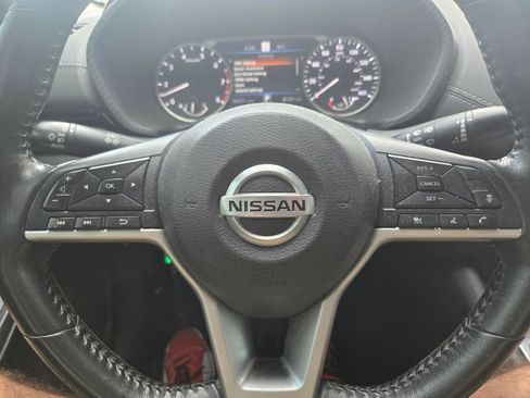 Used 2022 Nissan Sentra SV FWD image 11